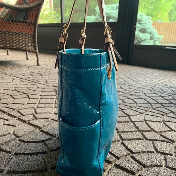 Michael Kors Baby Blue Leather Tote - Picture 5 of 7